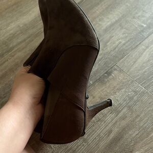 Ellen Tracy Dark Brown Heeled Boots